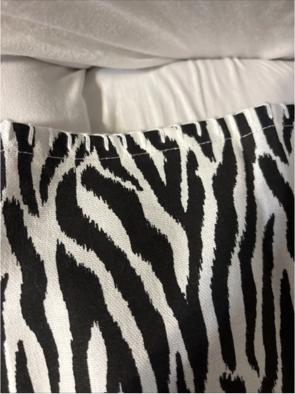 Pier 1 Black/white Zebra Striped Design Cloth Napkins 6. (1090)